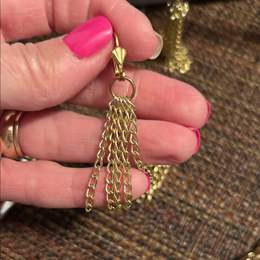 Chic Gold Chain & Earrings - Picture 8 of 13